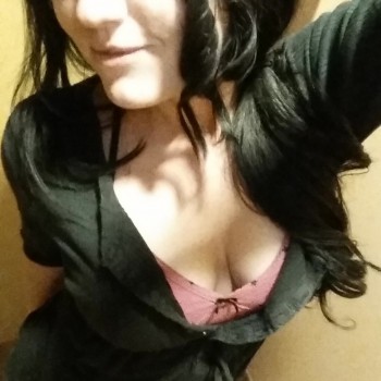 Profil de Djelina, 24 ans, Pute à Flatrock